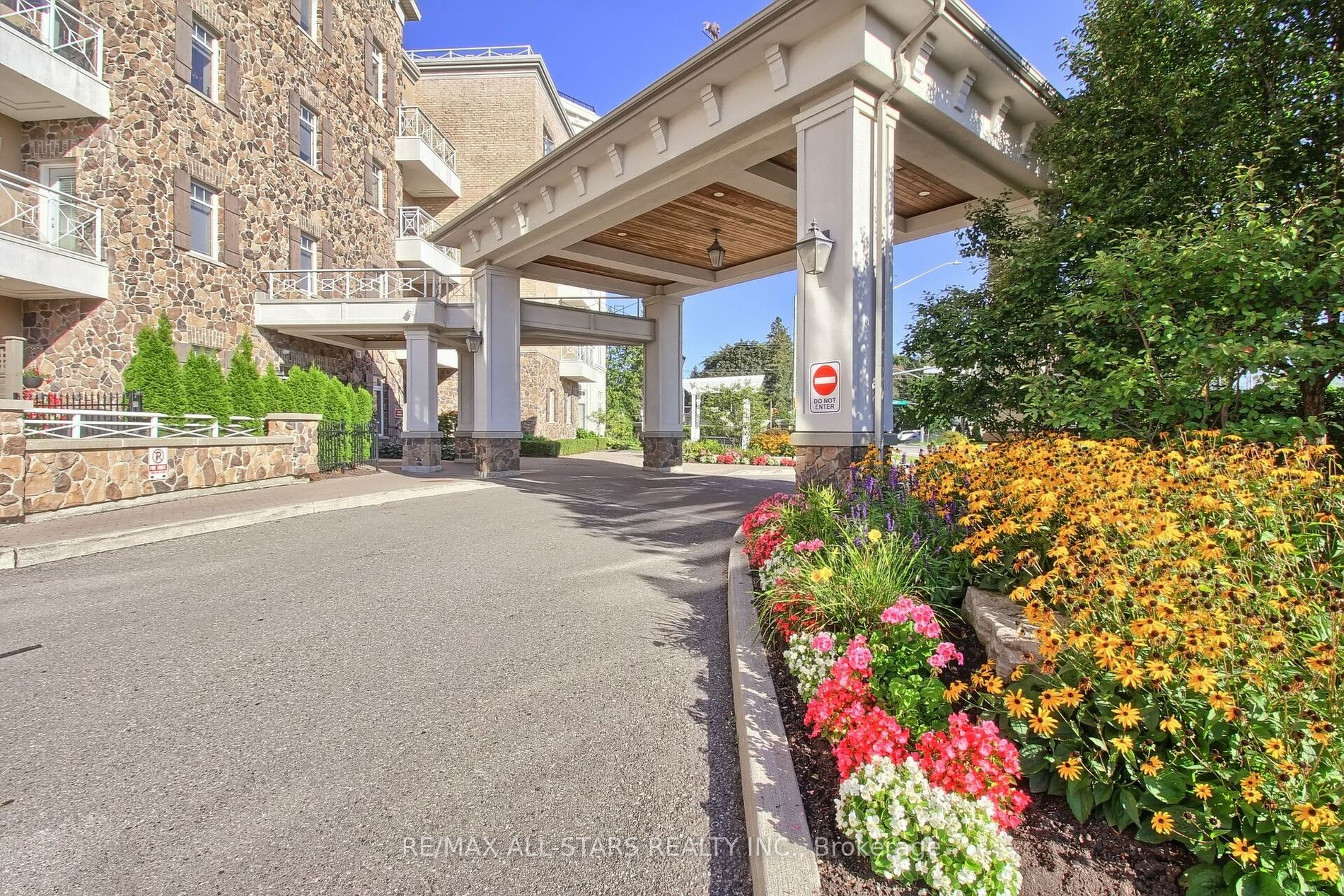 80 Burns Blvd, #208