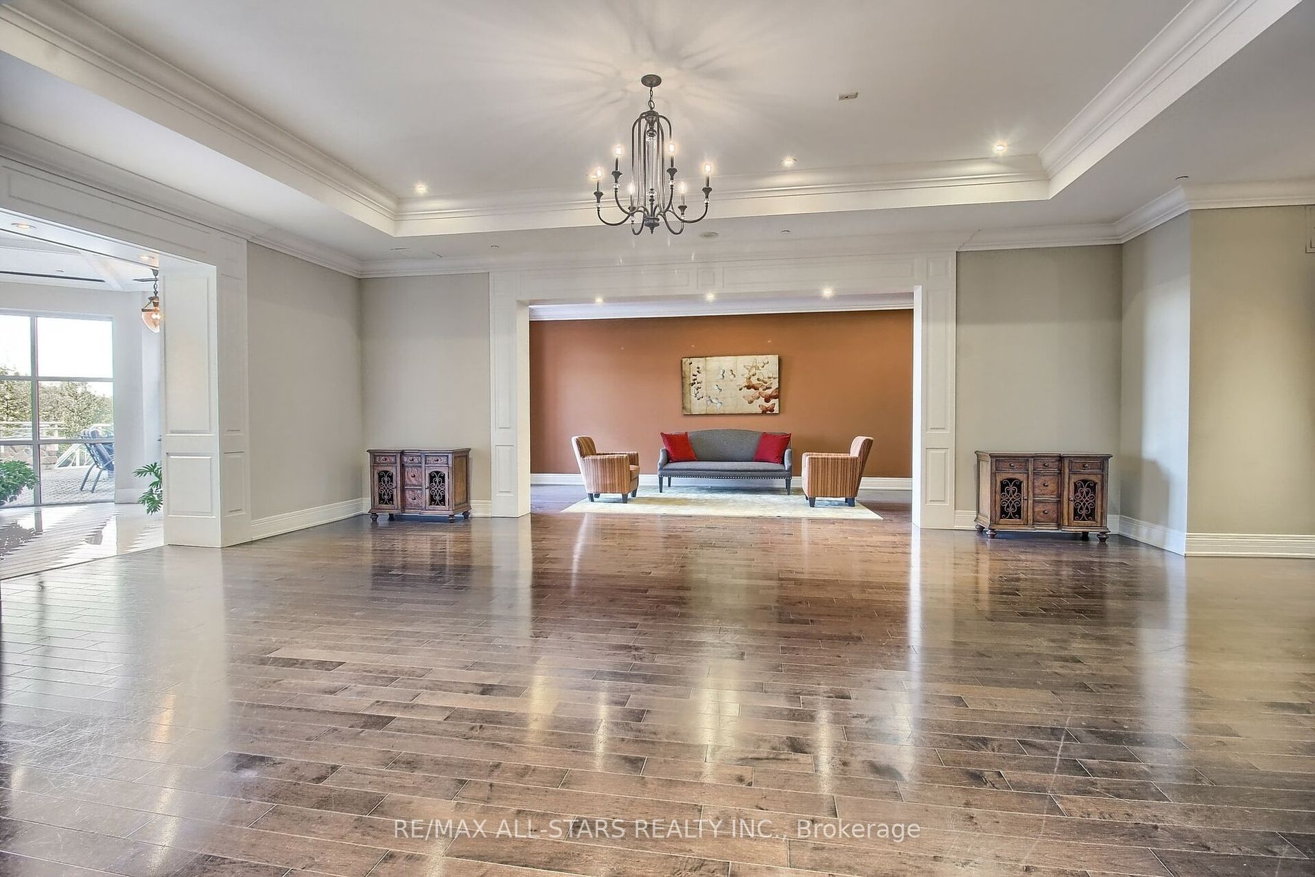 80 Burns Blvd, #208