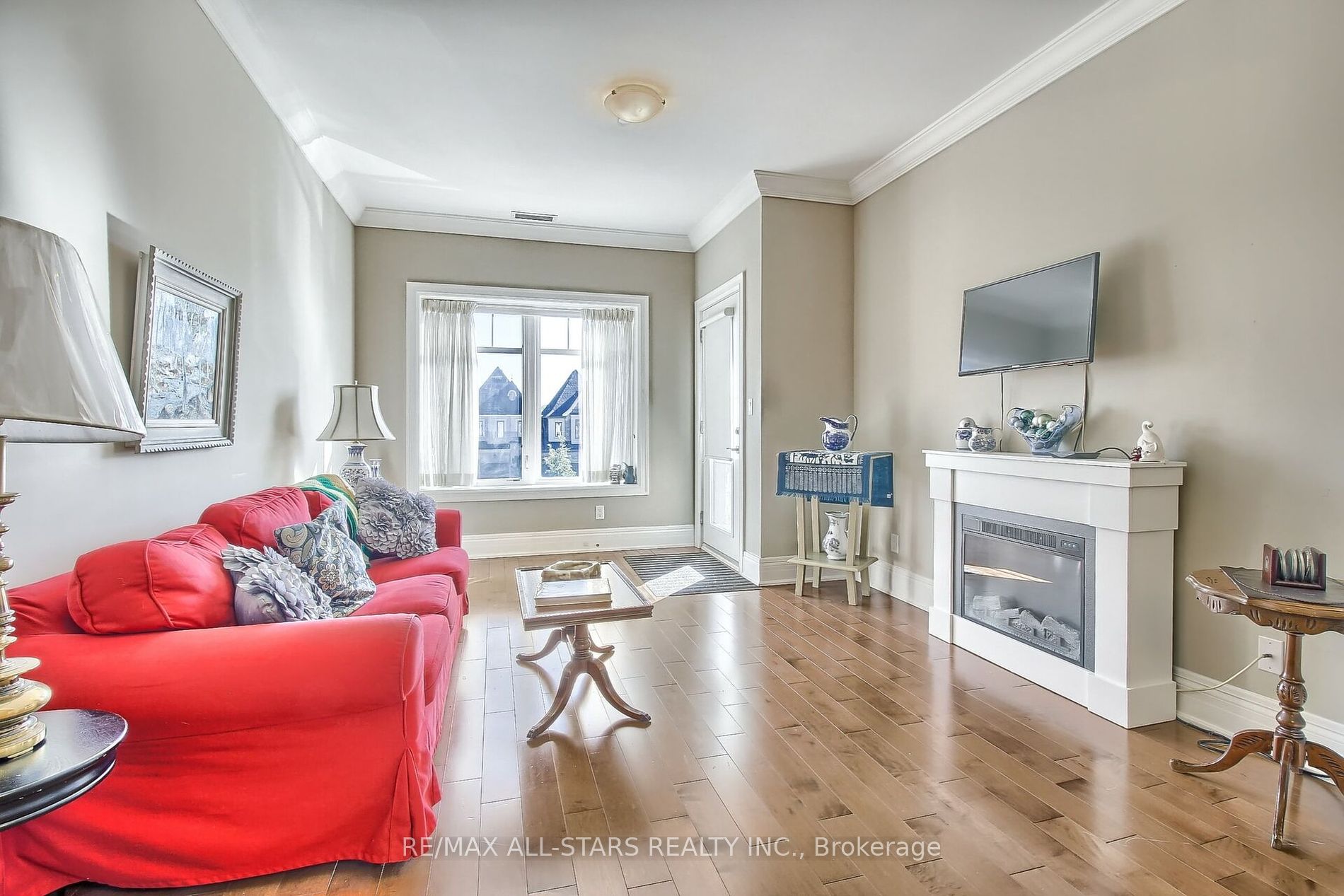 80 Burns Blvd, #208