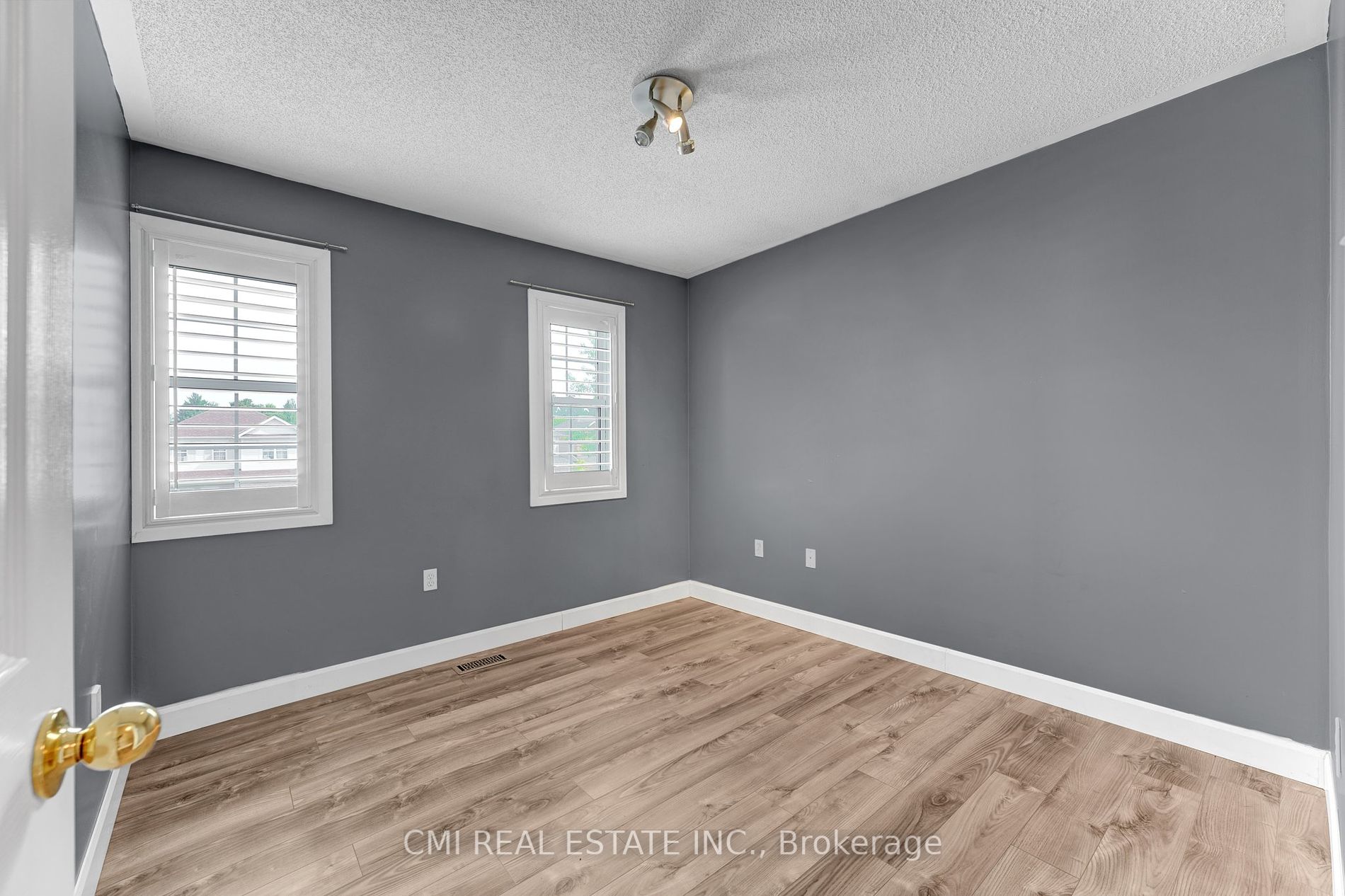 21 Truax Cres