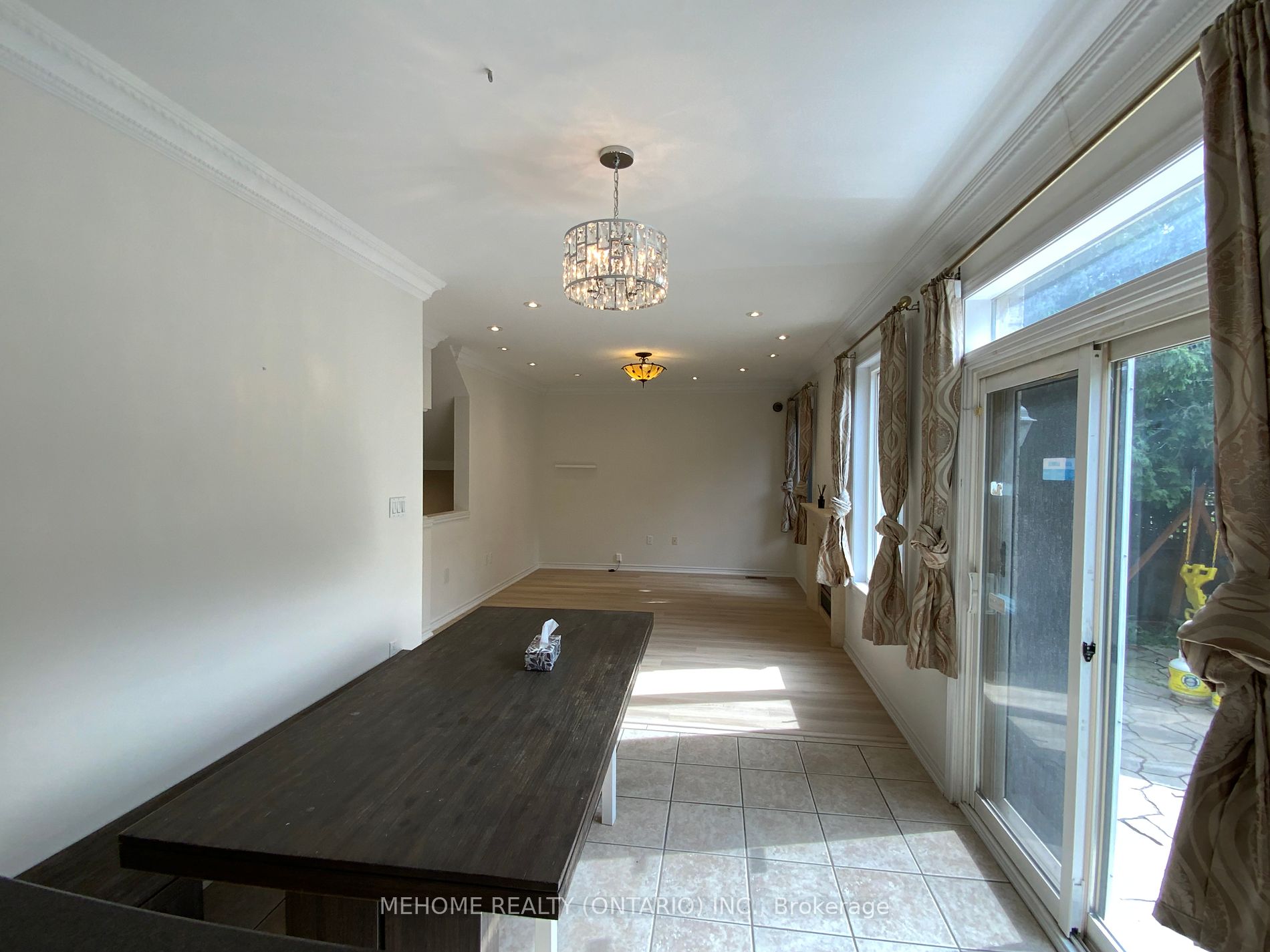 16 Adastra Cres