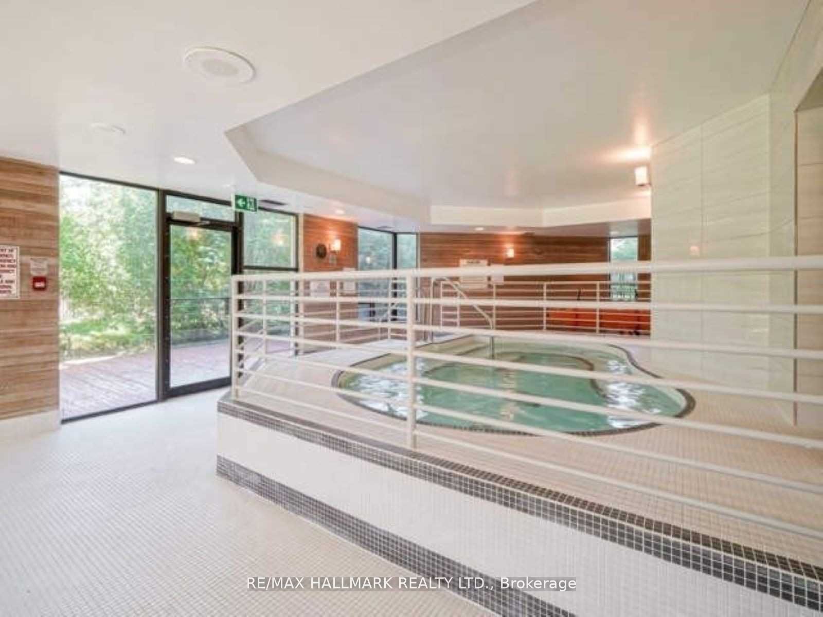 7420 Bathurst St, #706