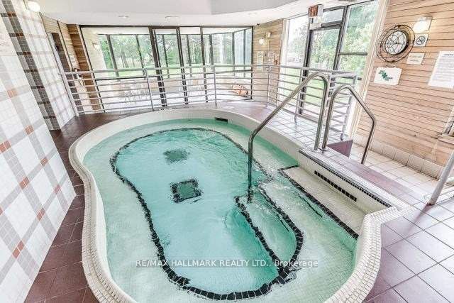 7420 Bathurst St, #706