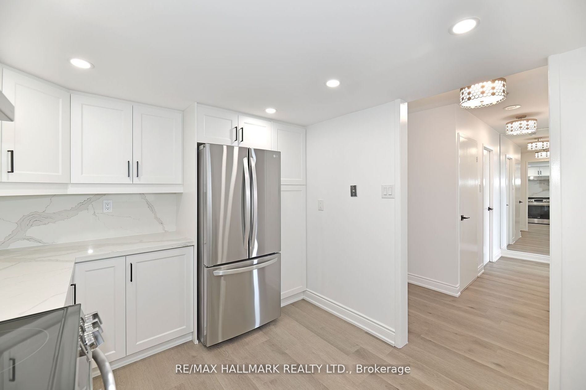 7420 Bathurst St, #706