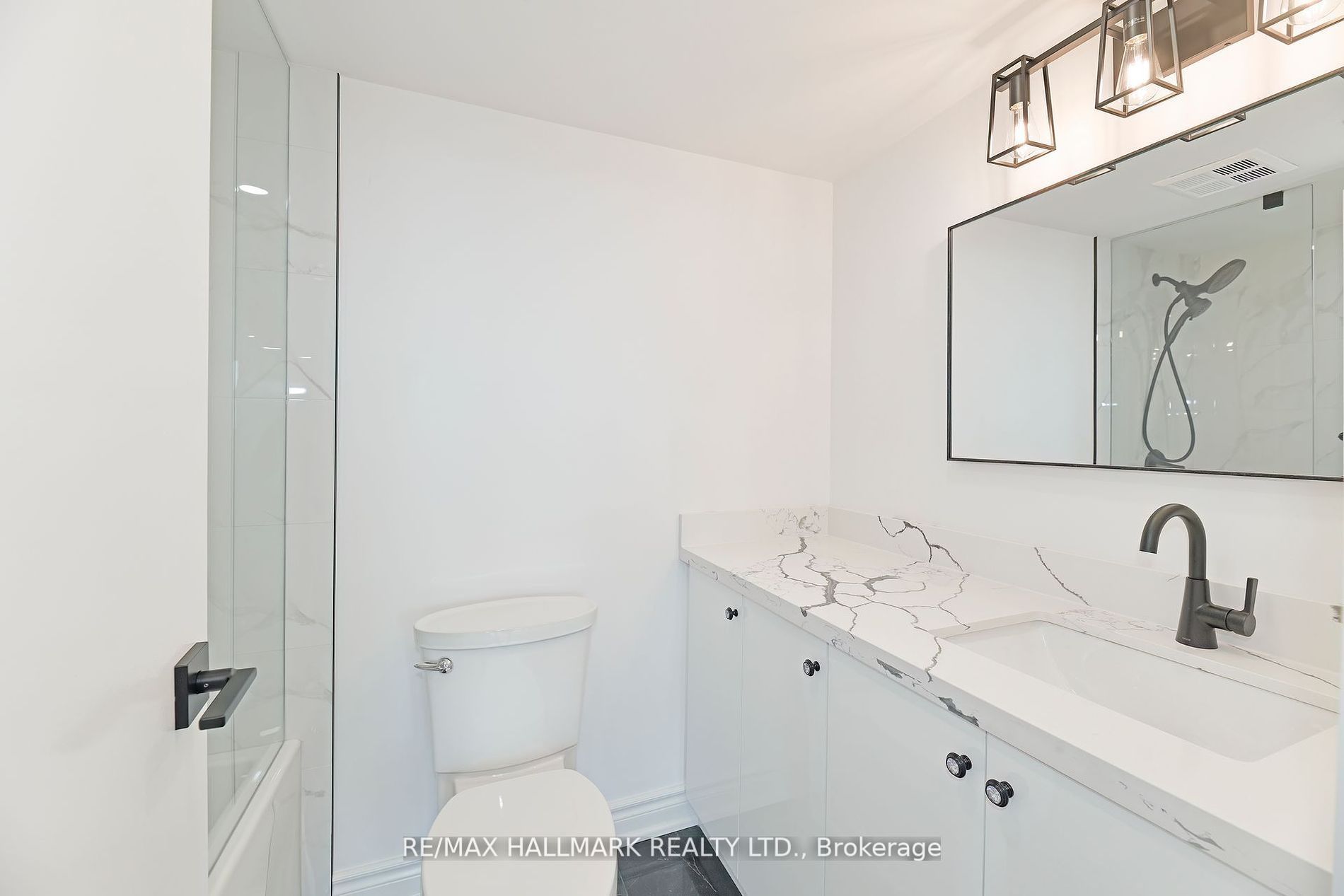 7420 Bathurst St, #706