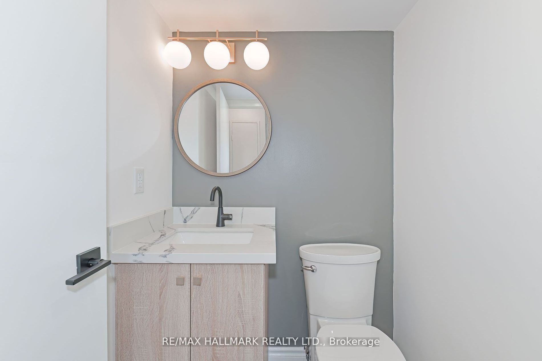 7420 Bathurst St, #706