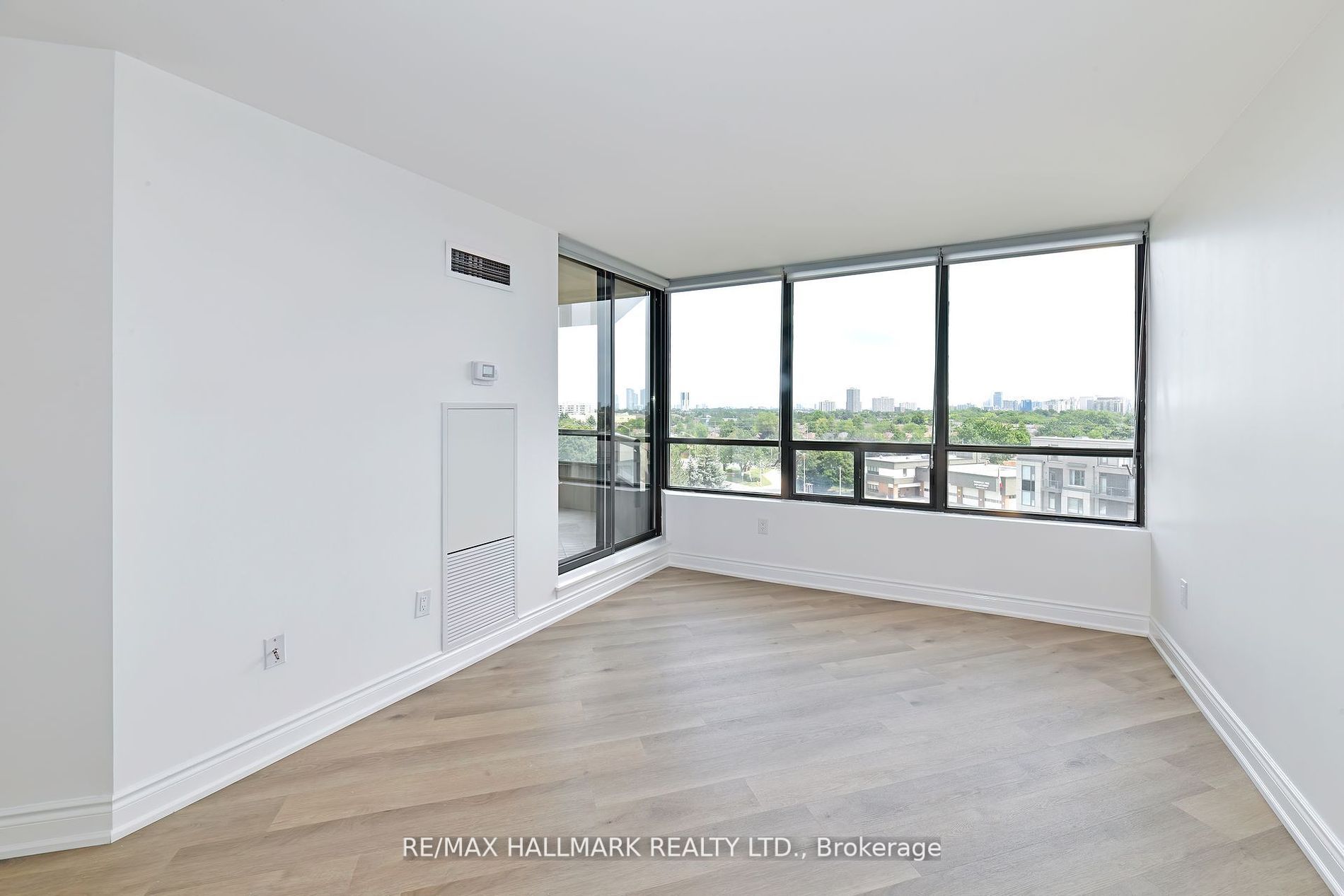 7420 Bathurst St, #706