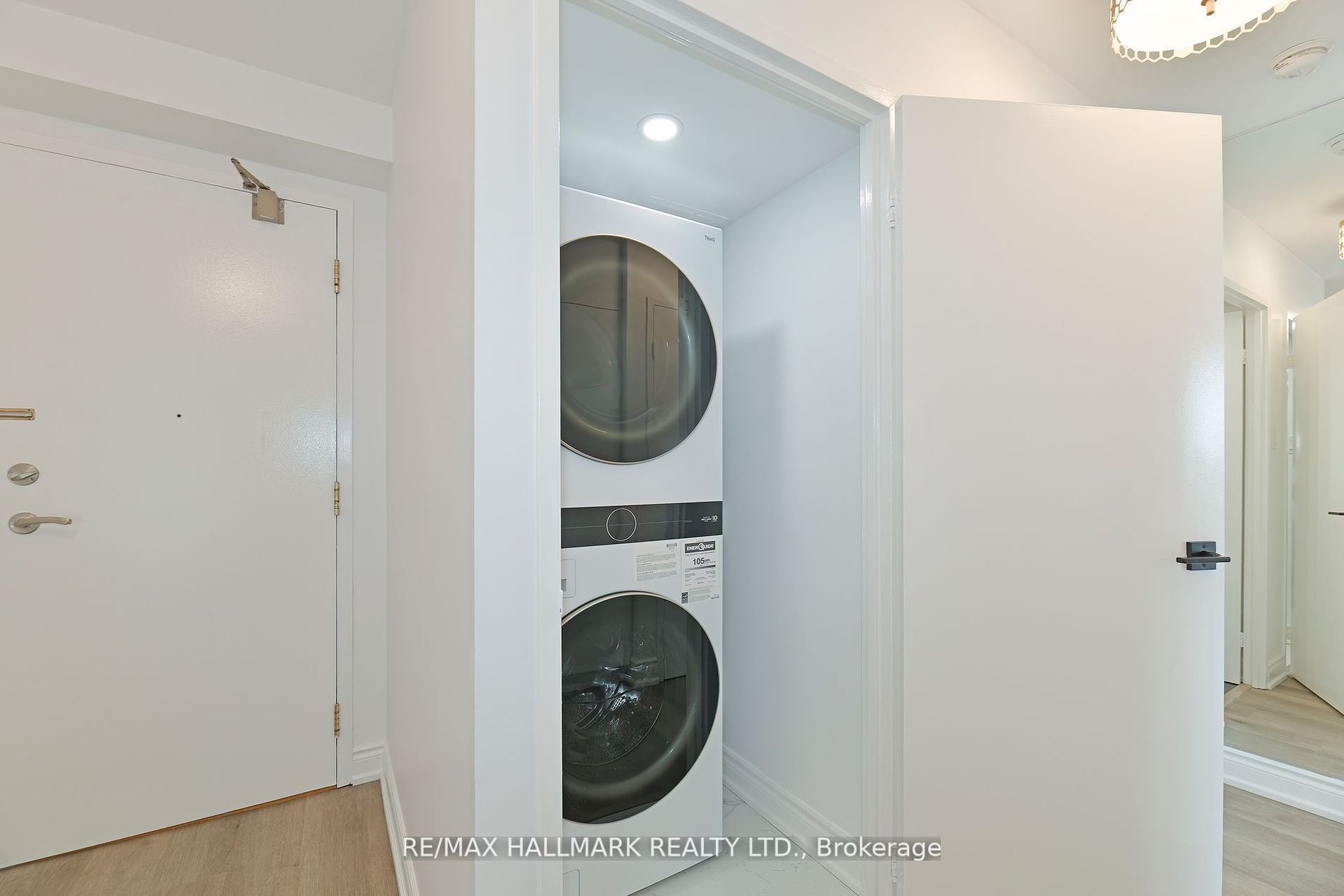 7420 Bathurst St, #706