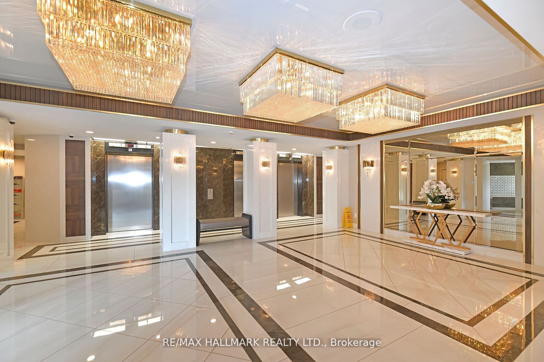 7420 Bathurst St, #706