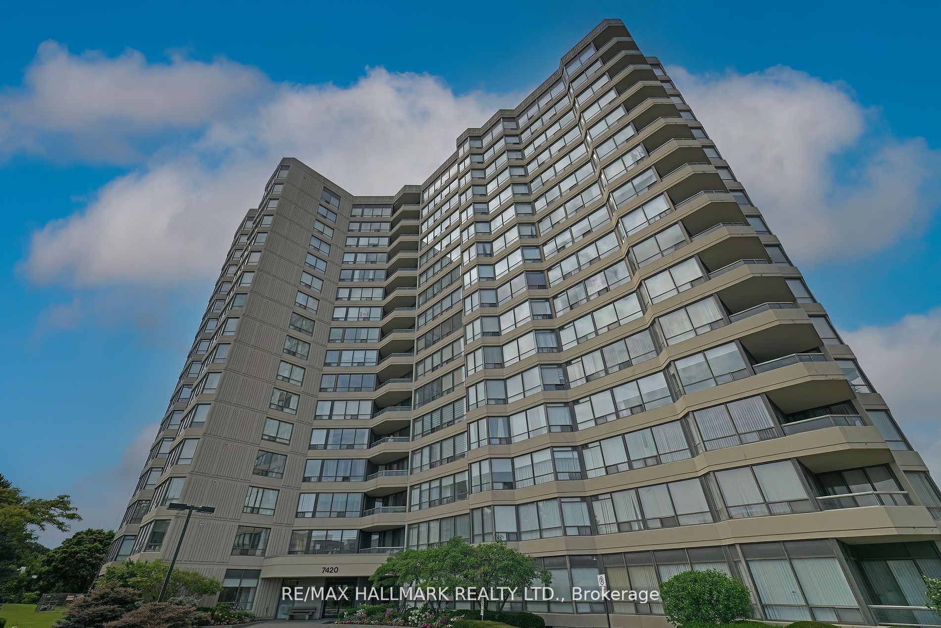 7420 Bathurst St, #706