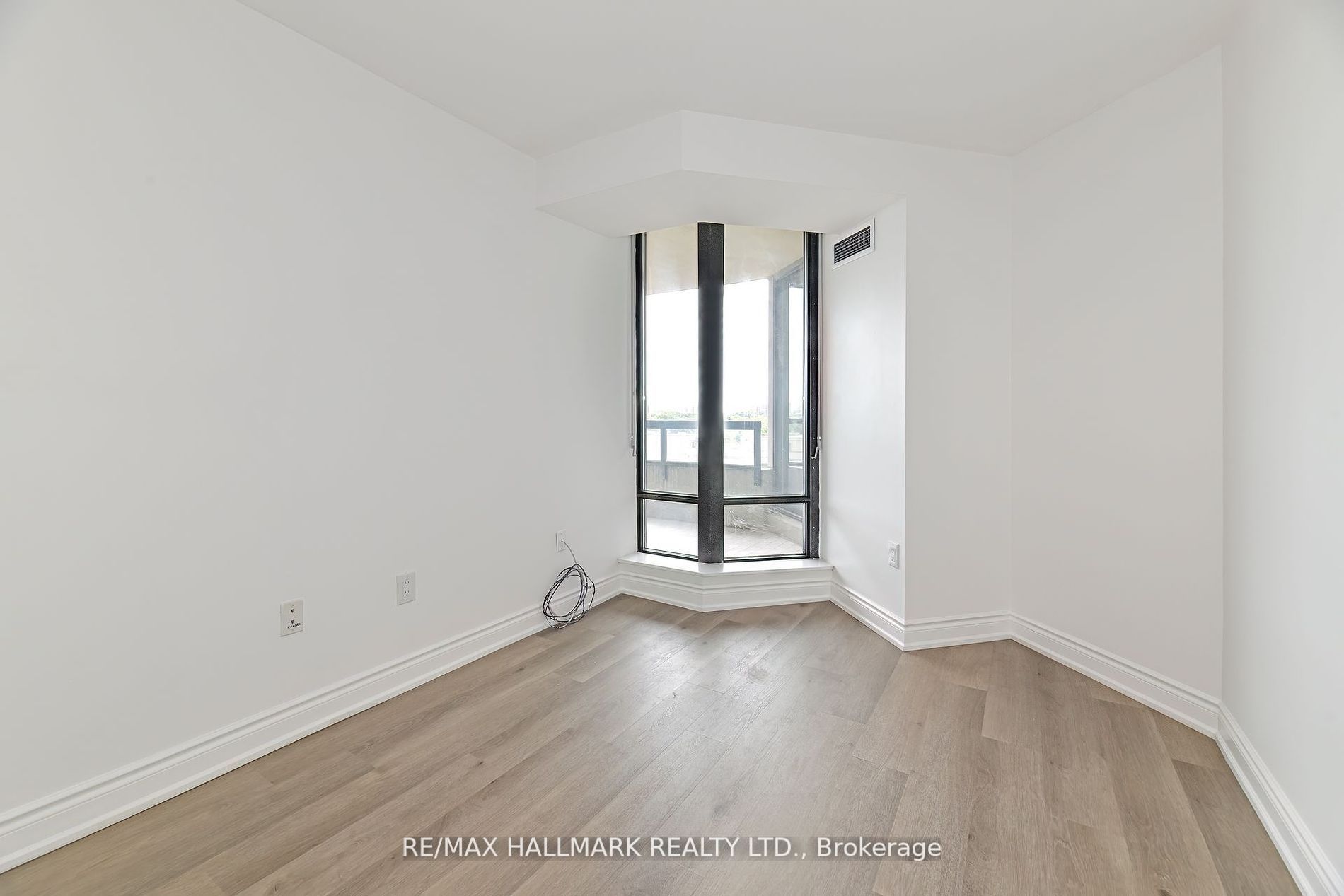 7420 Bathurst St, #706