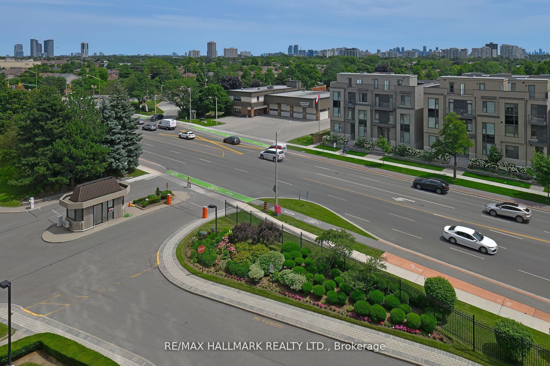 7420 Bathurst St, #706