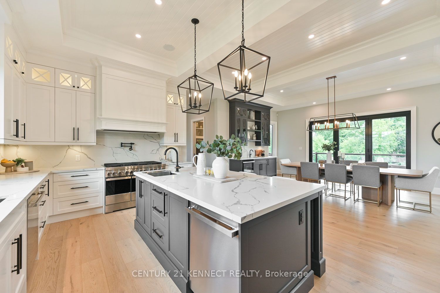 6453 Aurora Rd