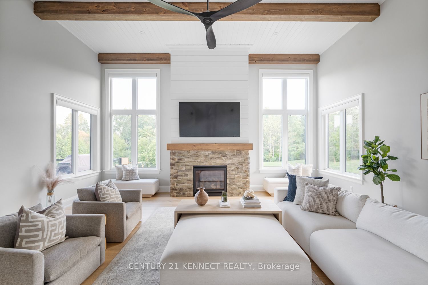 6453 Aurora Rd