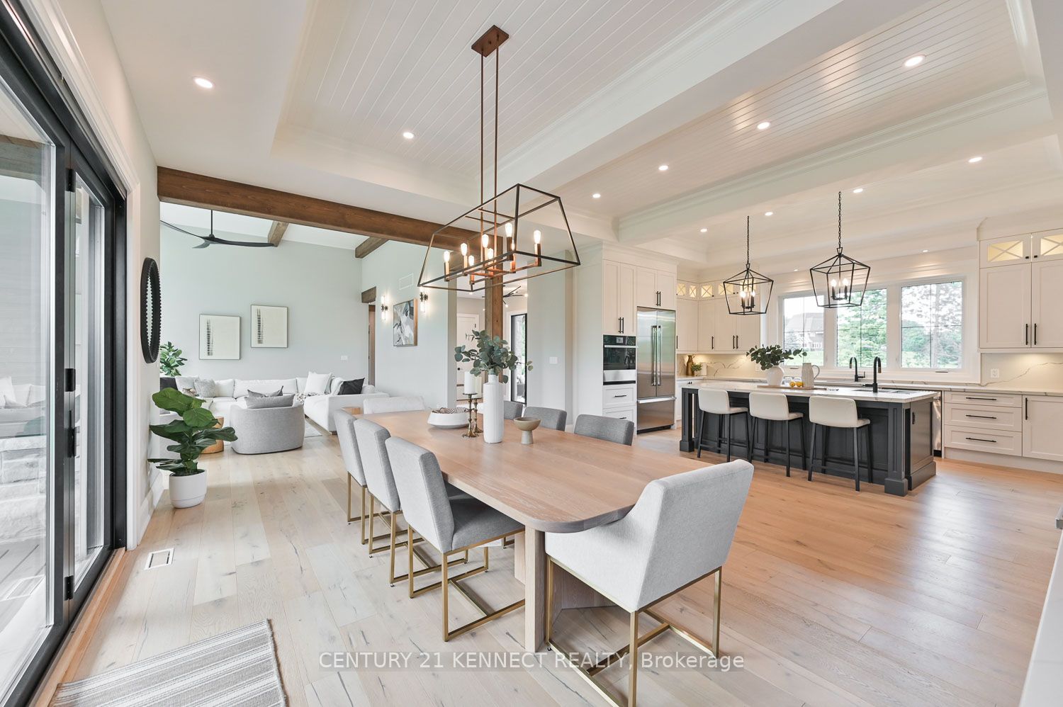 6453 Aurora Rd