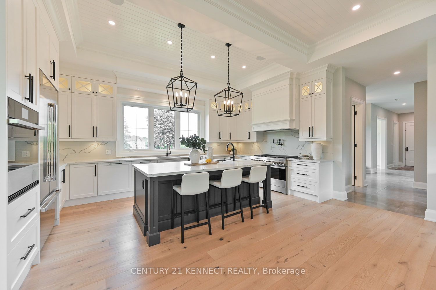6453 Aurora Rd