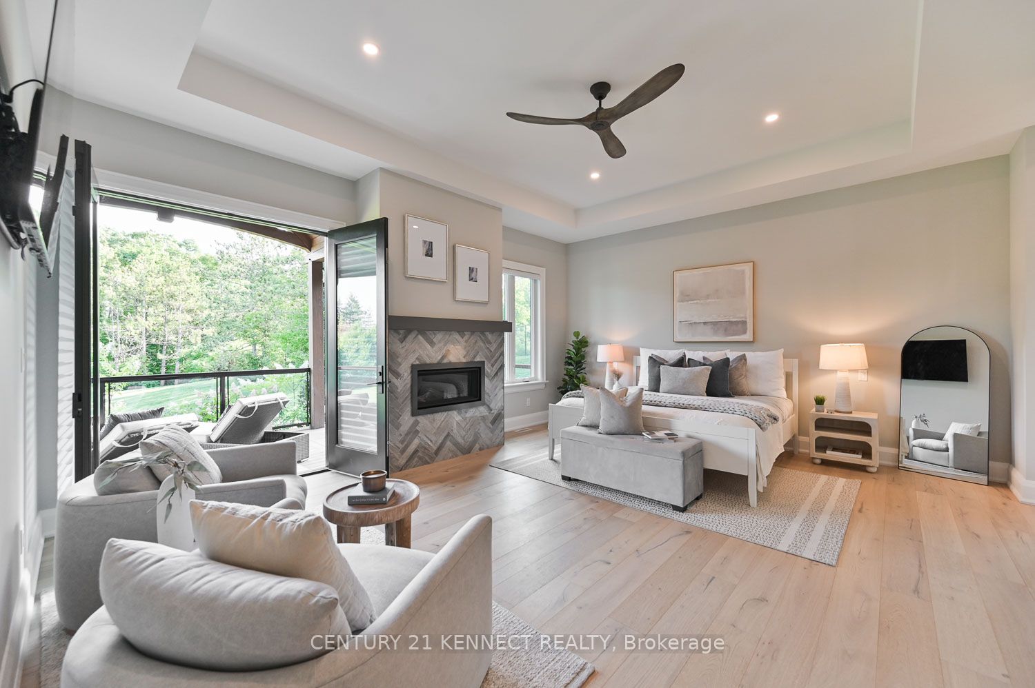 6453 Aurora Rd