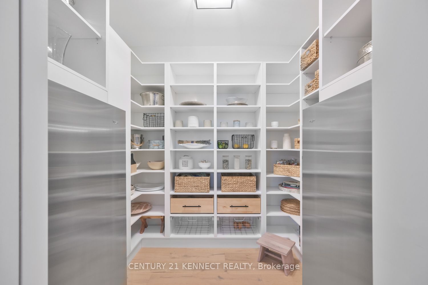 6453 Aurora Rd