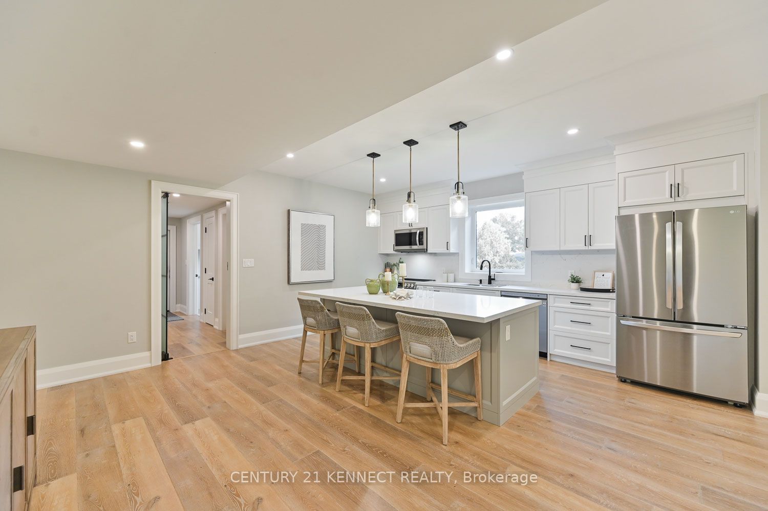 6453 Aurora Rd