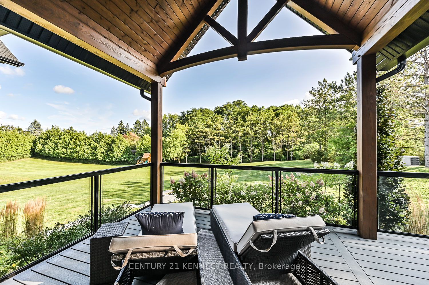 6453 Aurora Rd