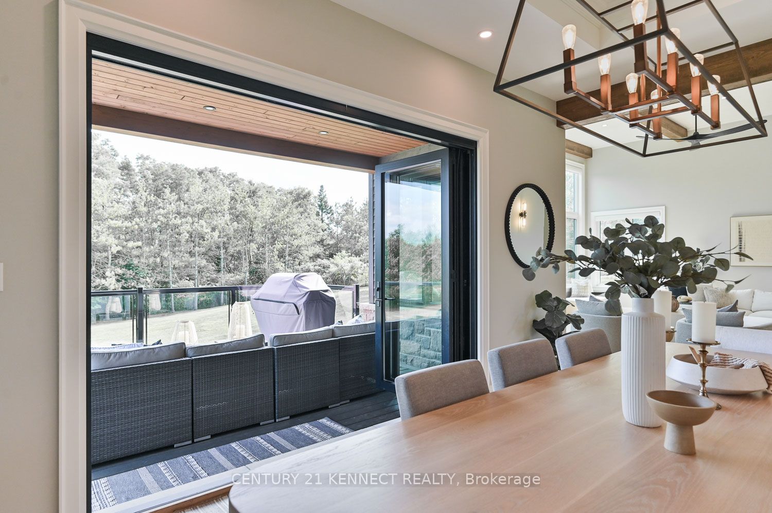 6453 Aurora Rd