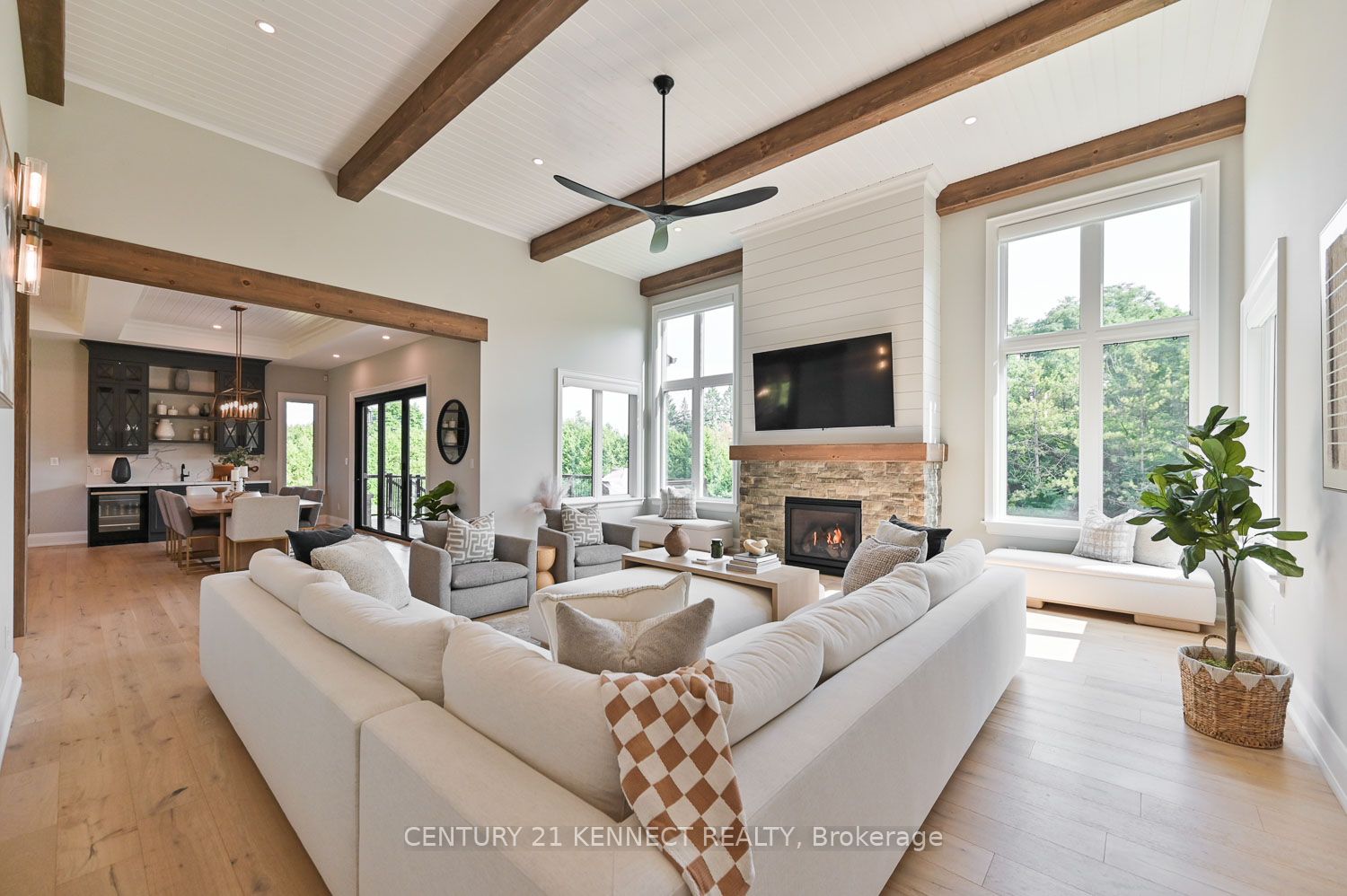 6453 Aurora Rd