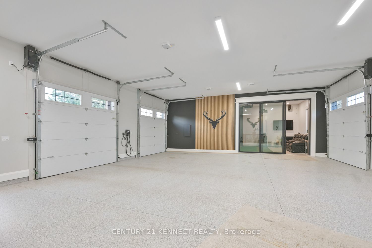 6453 Aurora Rd