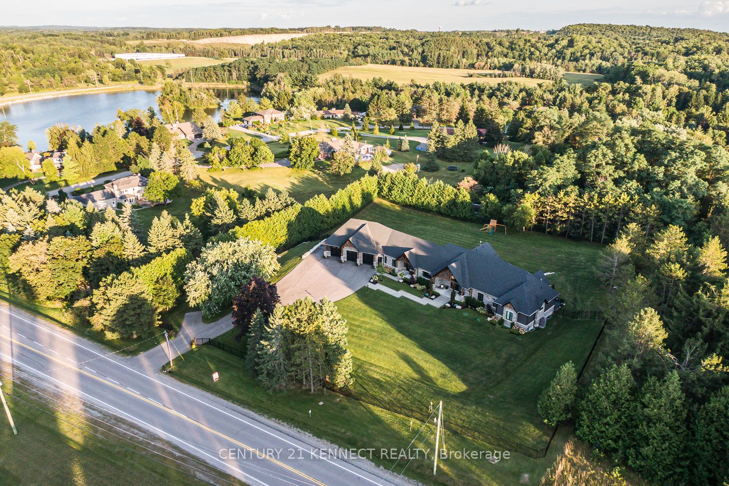 6453 Aurora Rd