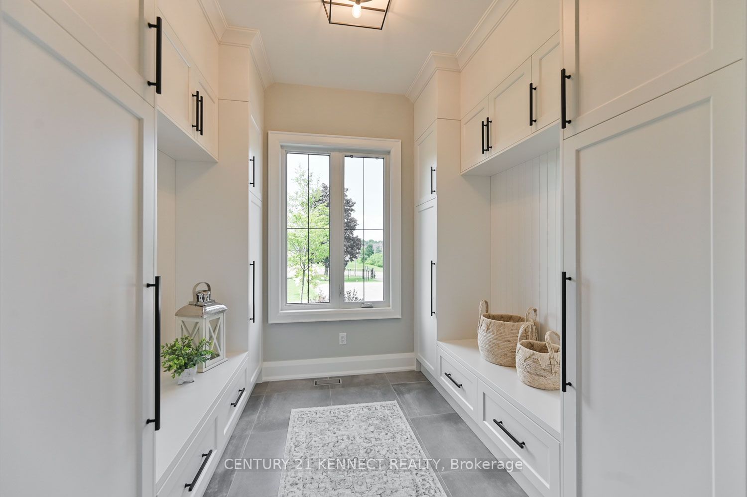 6453 Aurora Rd