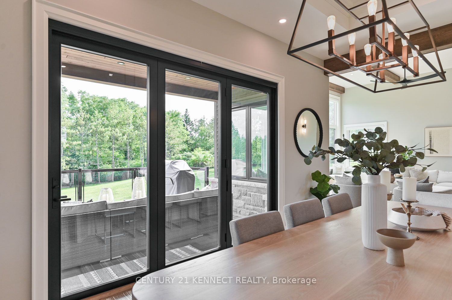 6453 Aurora Rd