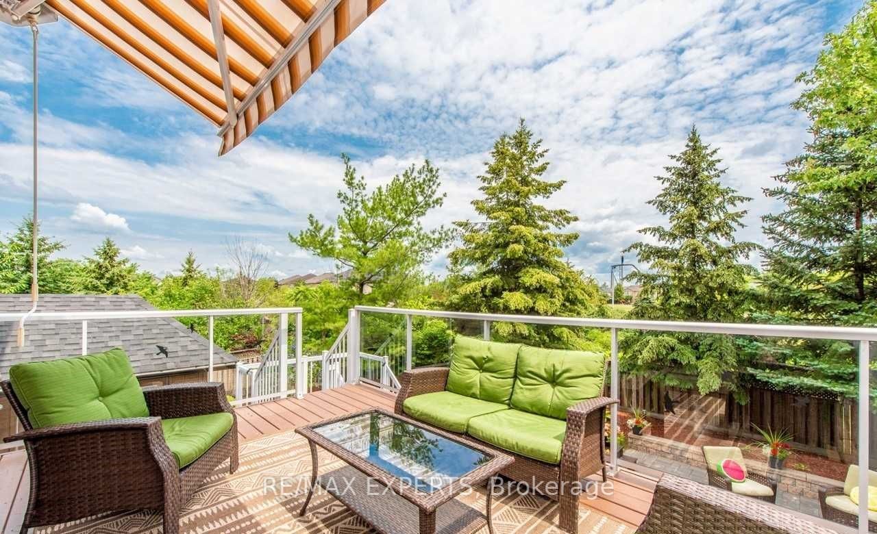 94 Royview Crescent