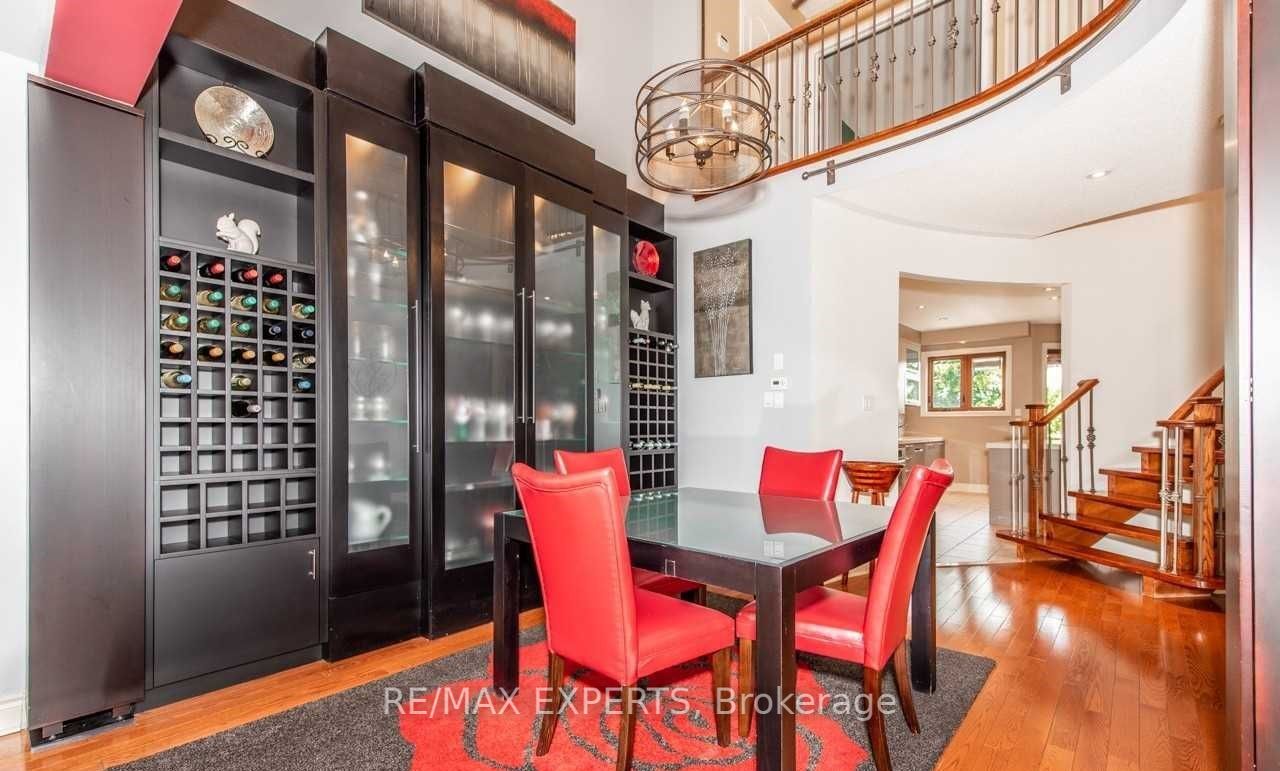 94 Royview Crescent