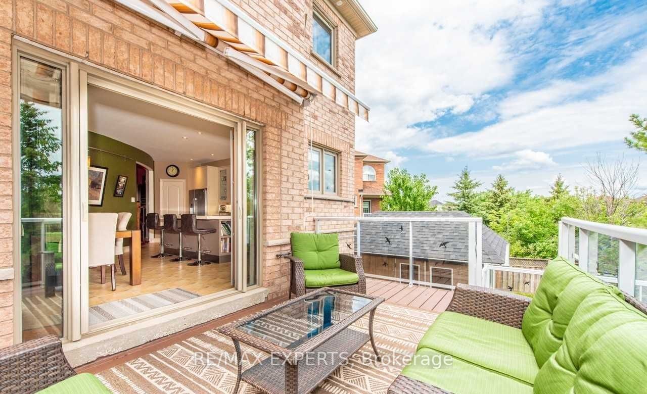 94 Royview Crescent