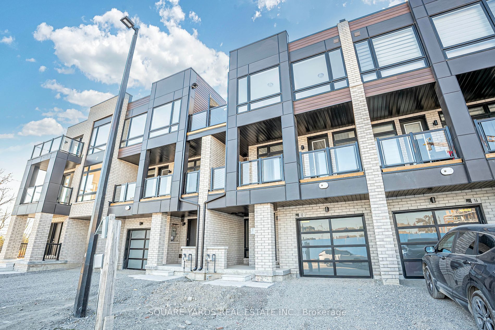 12 Dandara Gate
