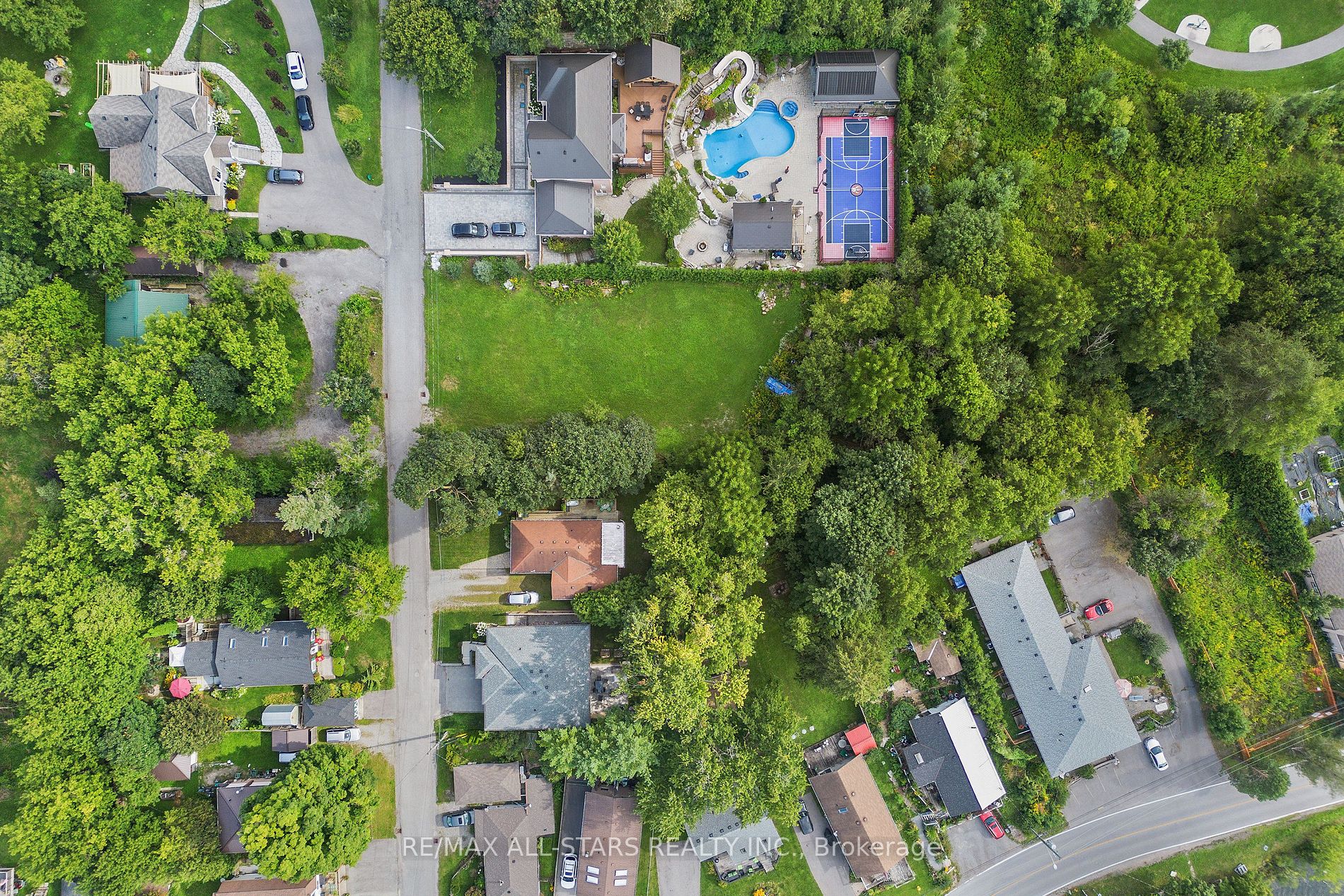 12 Churchill Dr S