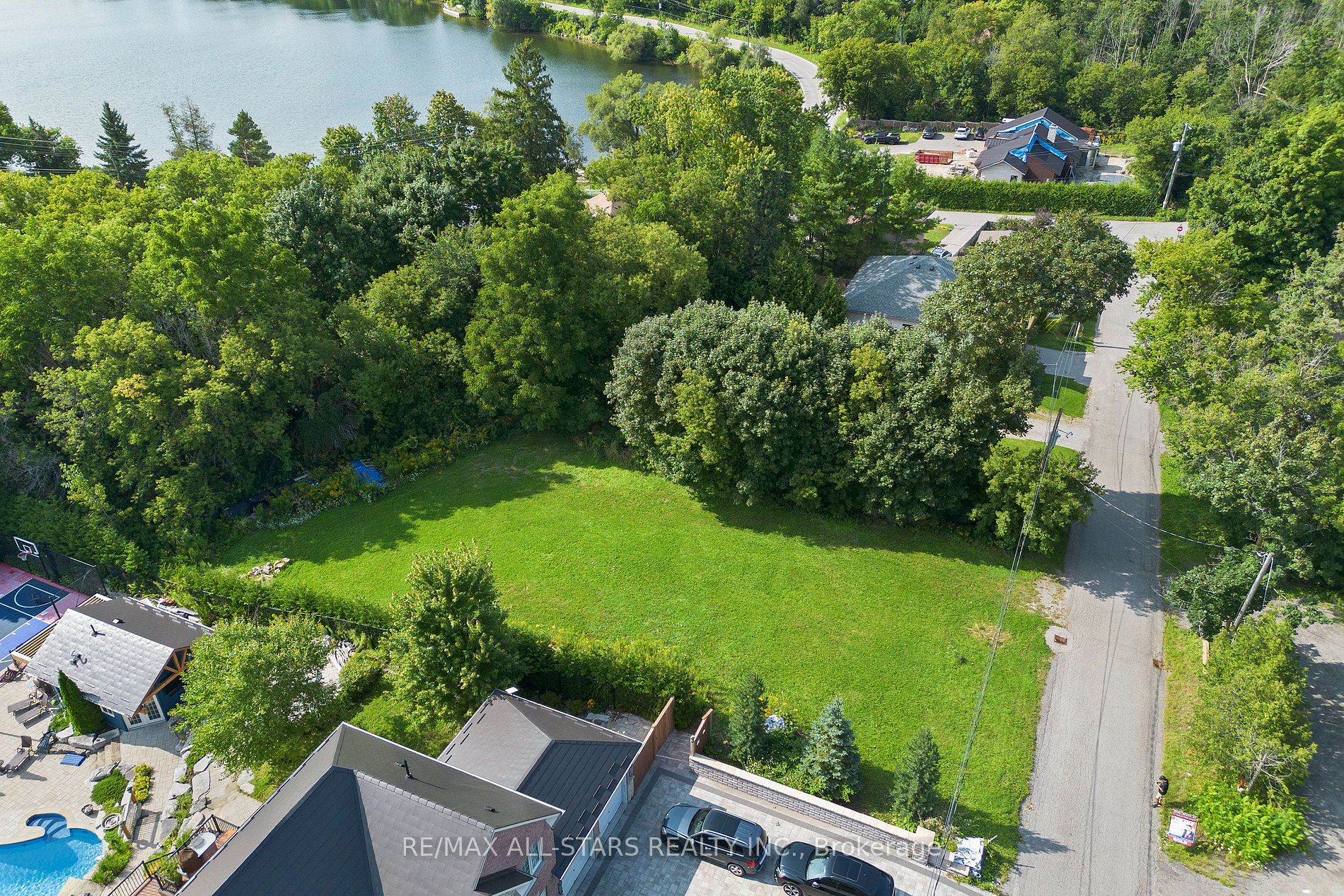 12 Churchill Dr S