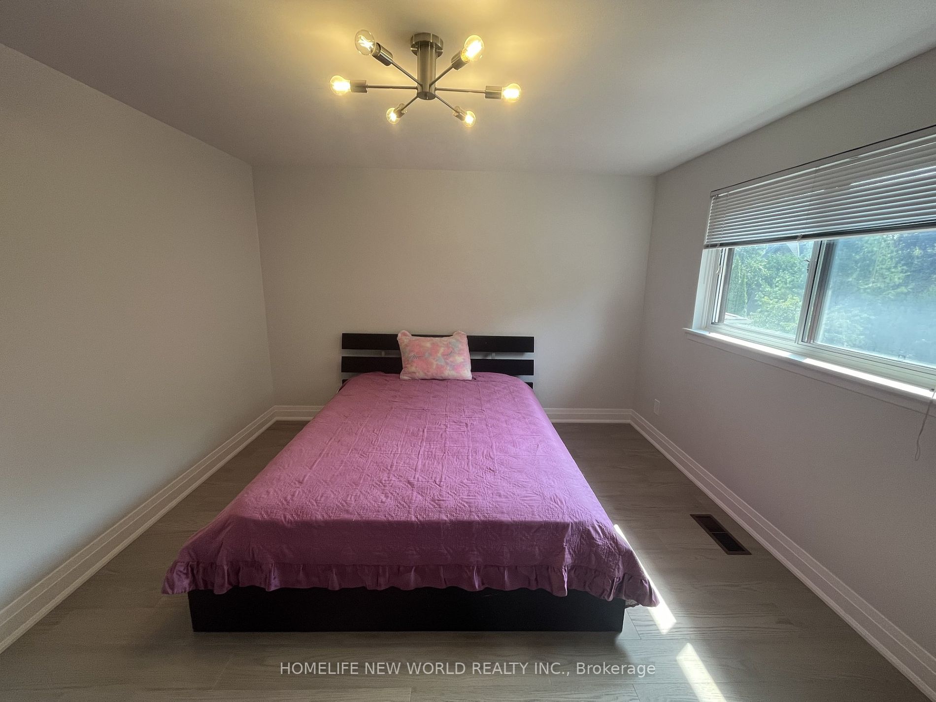 12 Summerfeldt Crescent