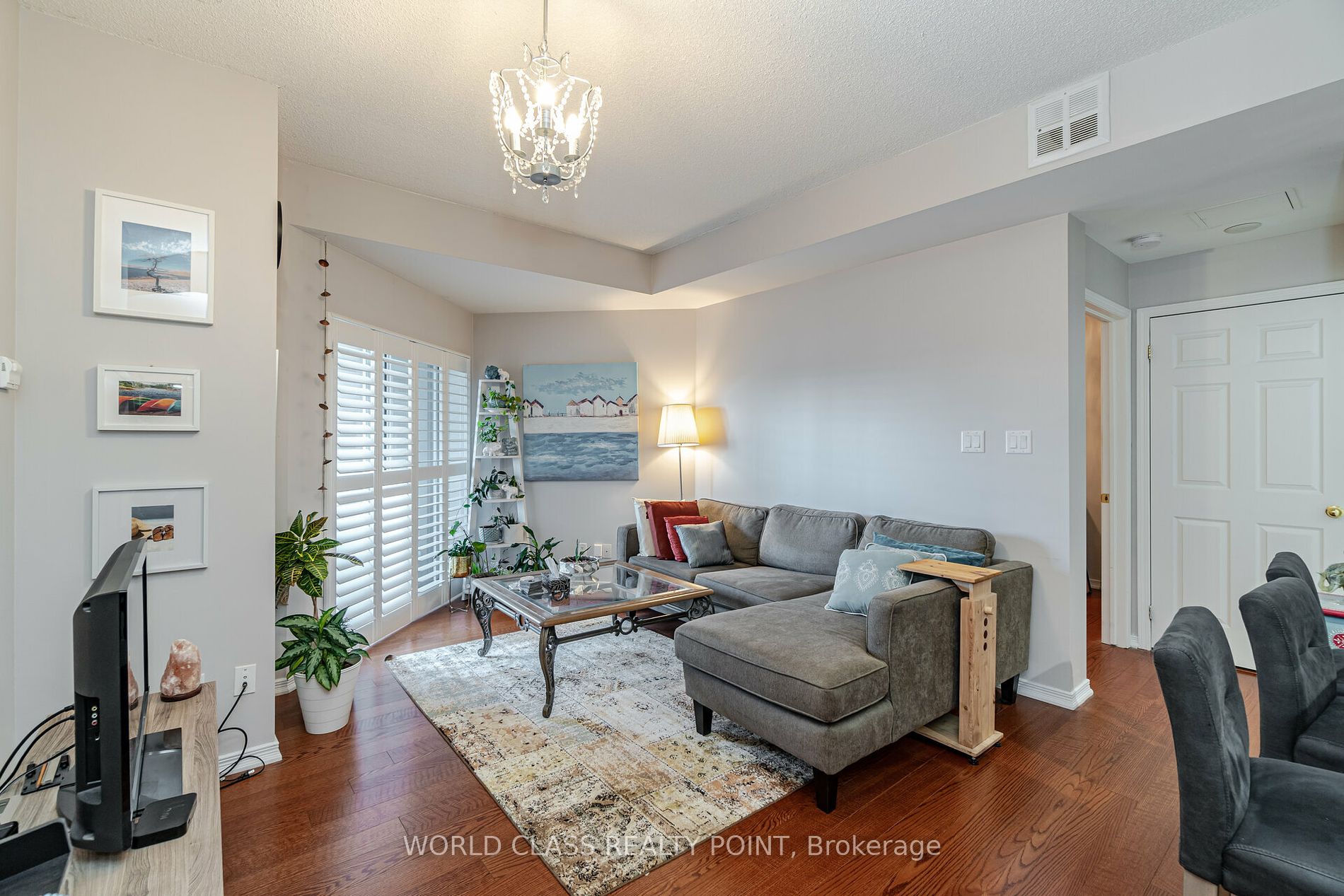 8 Maison Parc Crt, #204