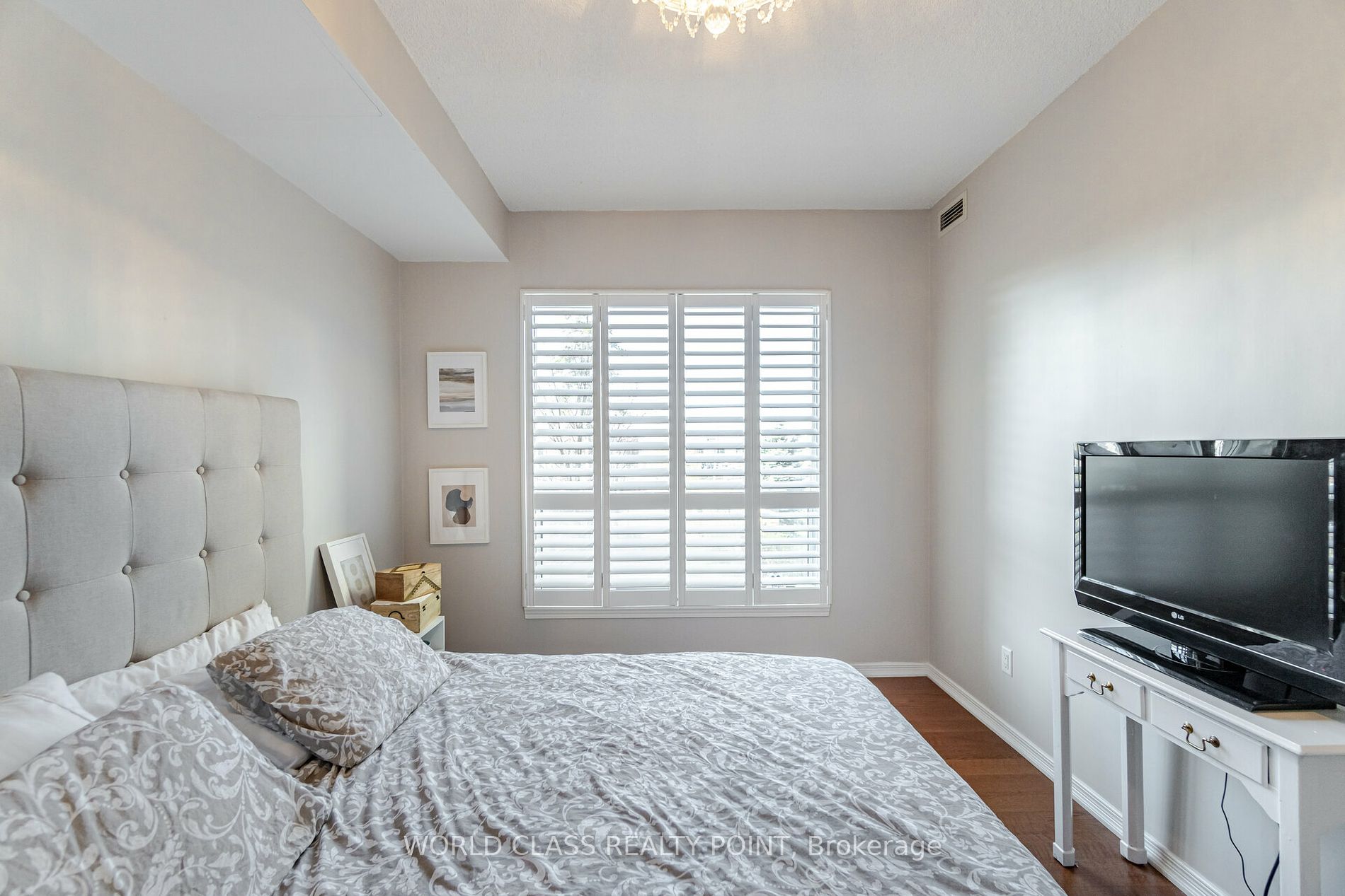 8 Maison Parc Crt, #204