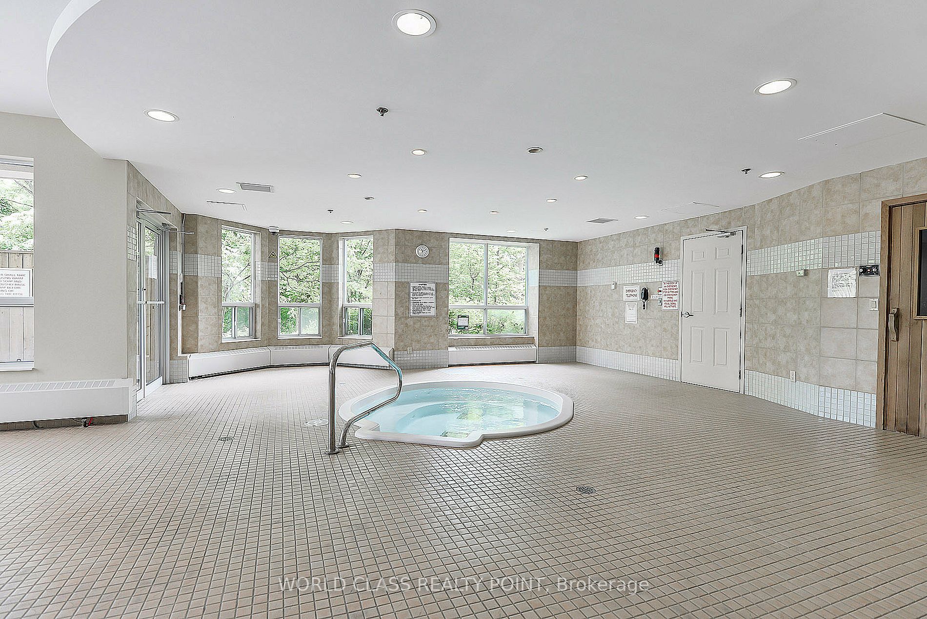8 Maison Parc Crt, #204