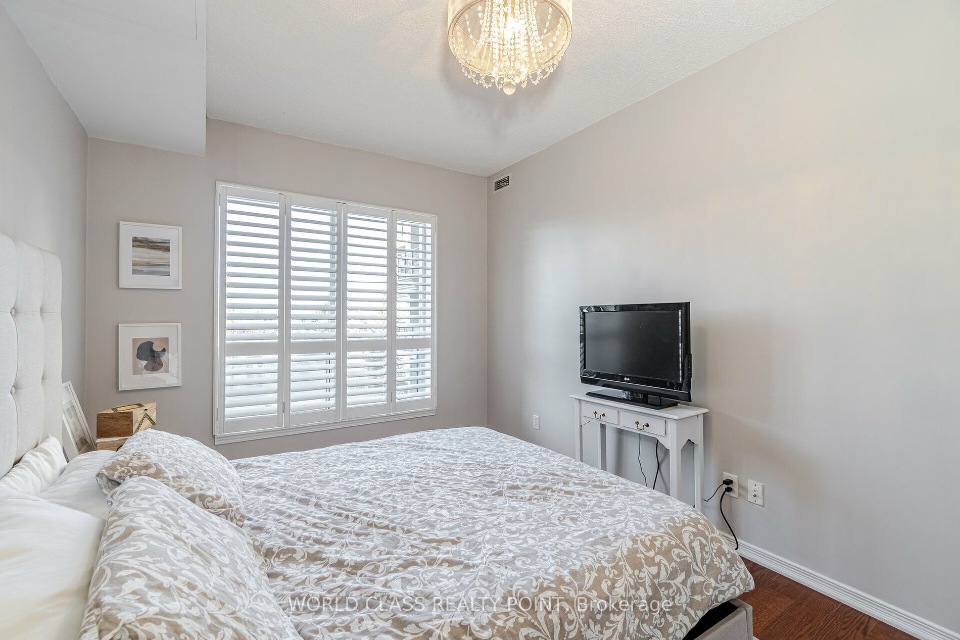 8 Maison Parc Crt, #204