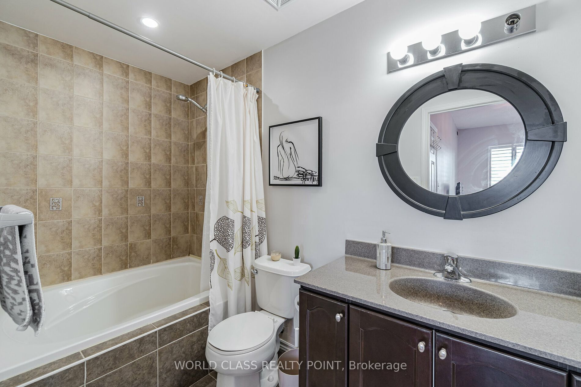 8 Maison Parc Crt, #204