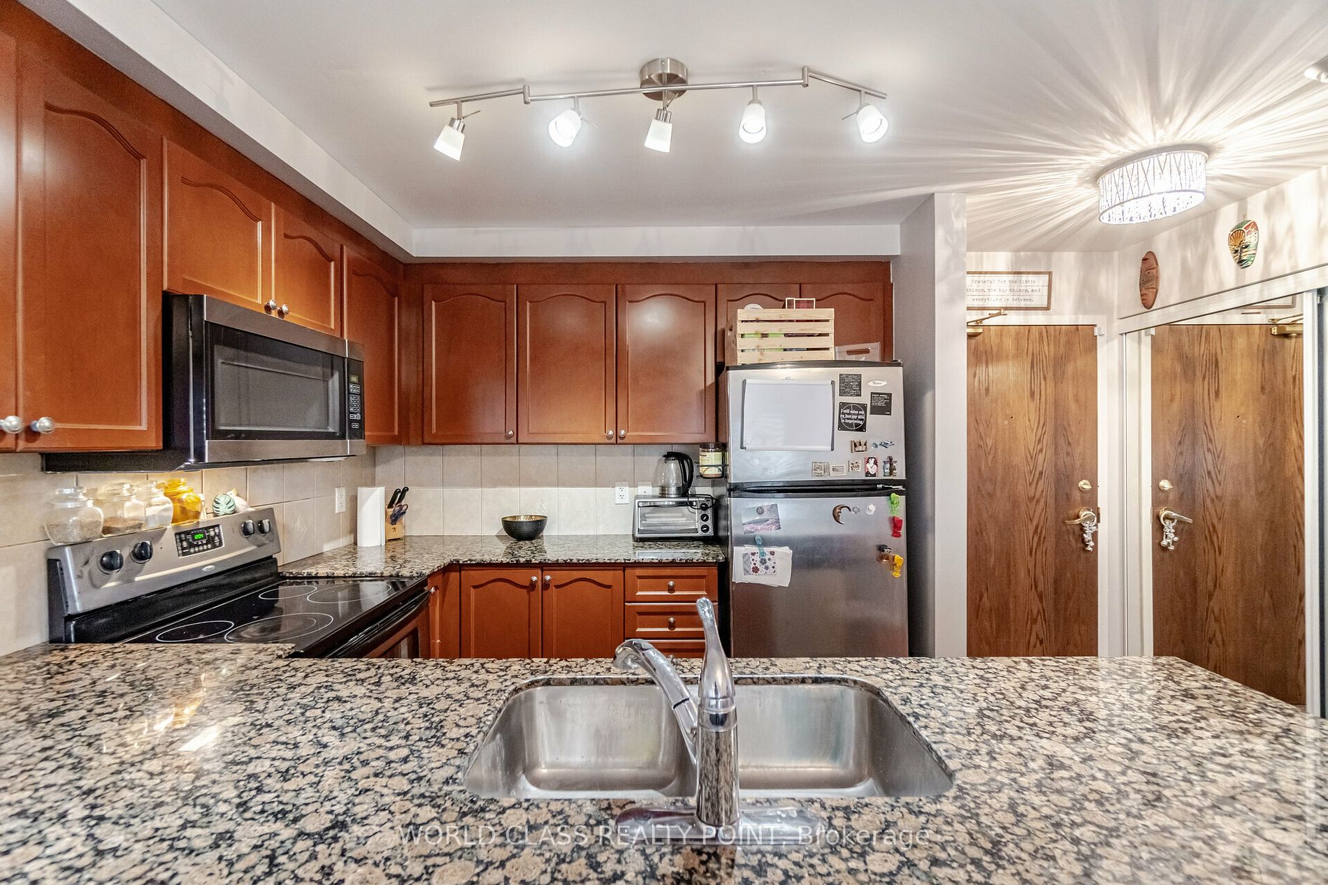 8 Maison Parc Crt, #204