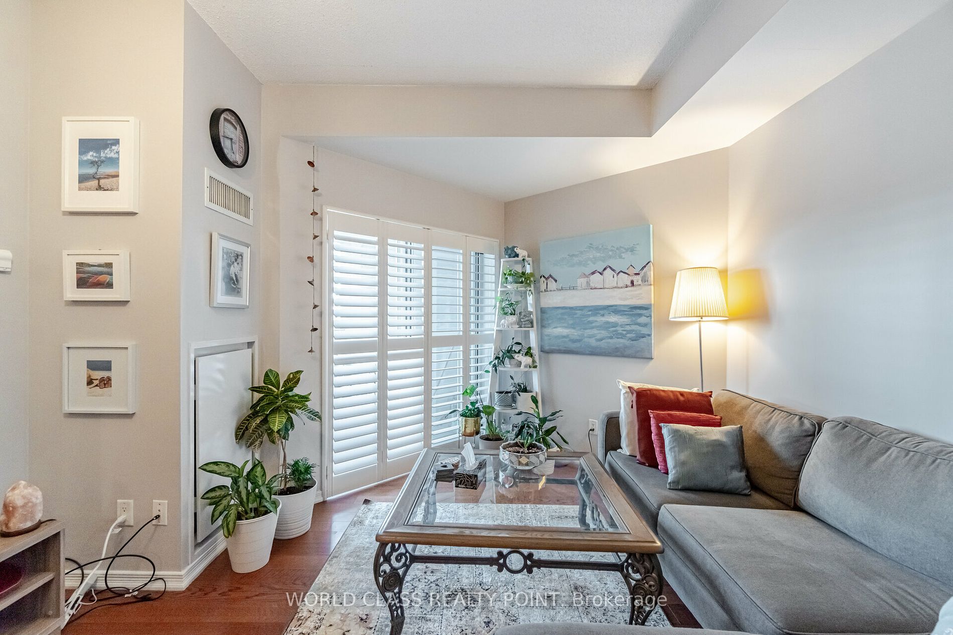 8 Maison Parc Crt, #204