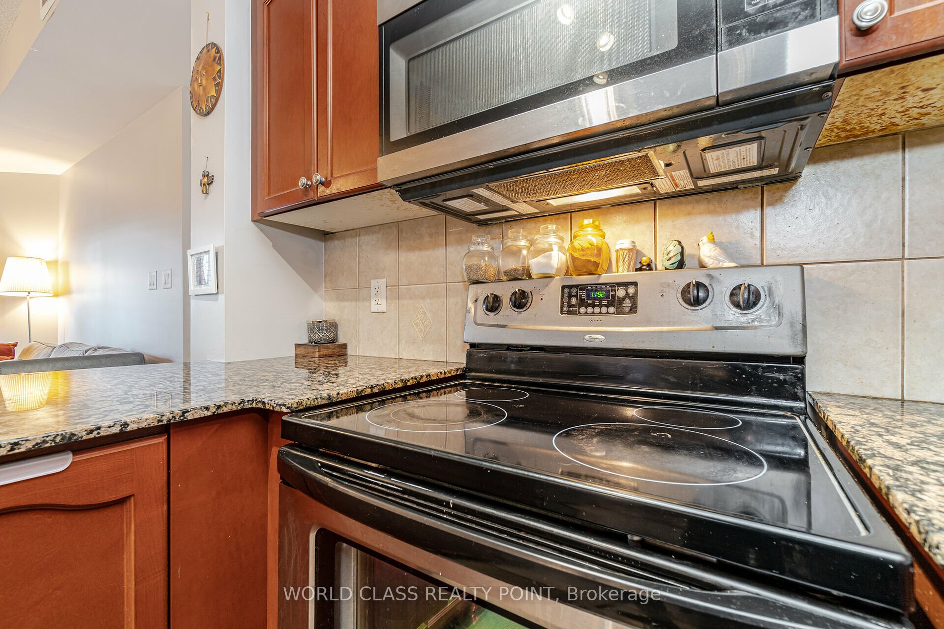 8 Maison Parc Crt, #204
