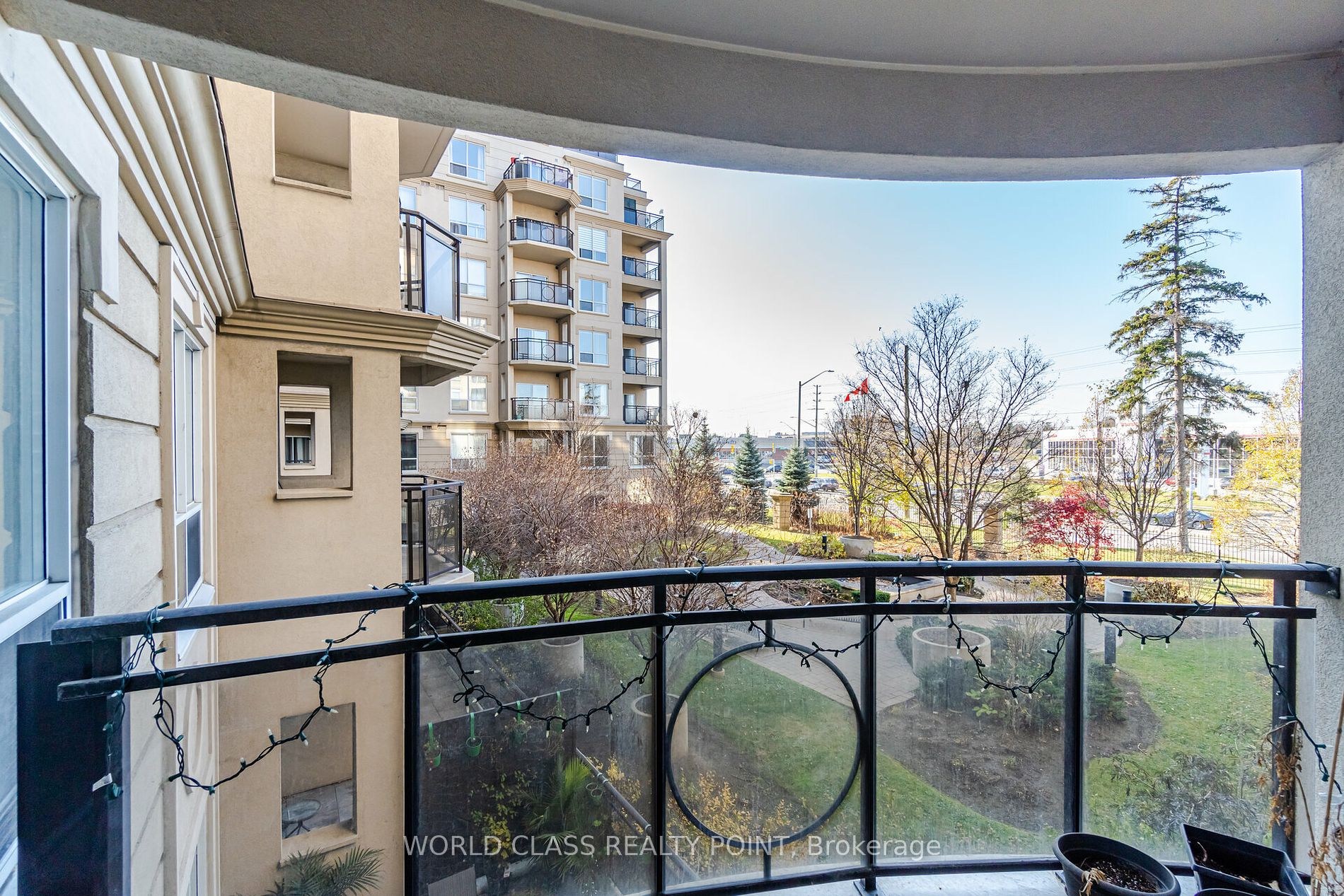 8 Maison Parc Crt, #204