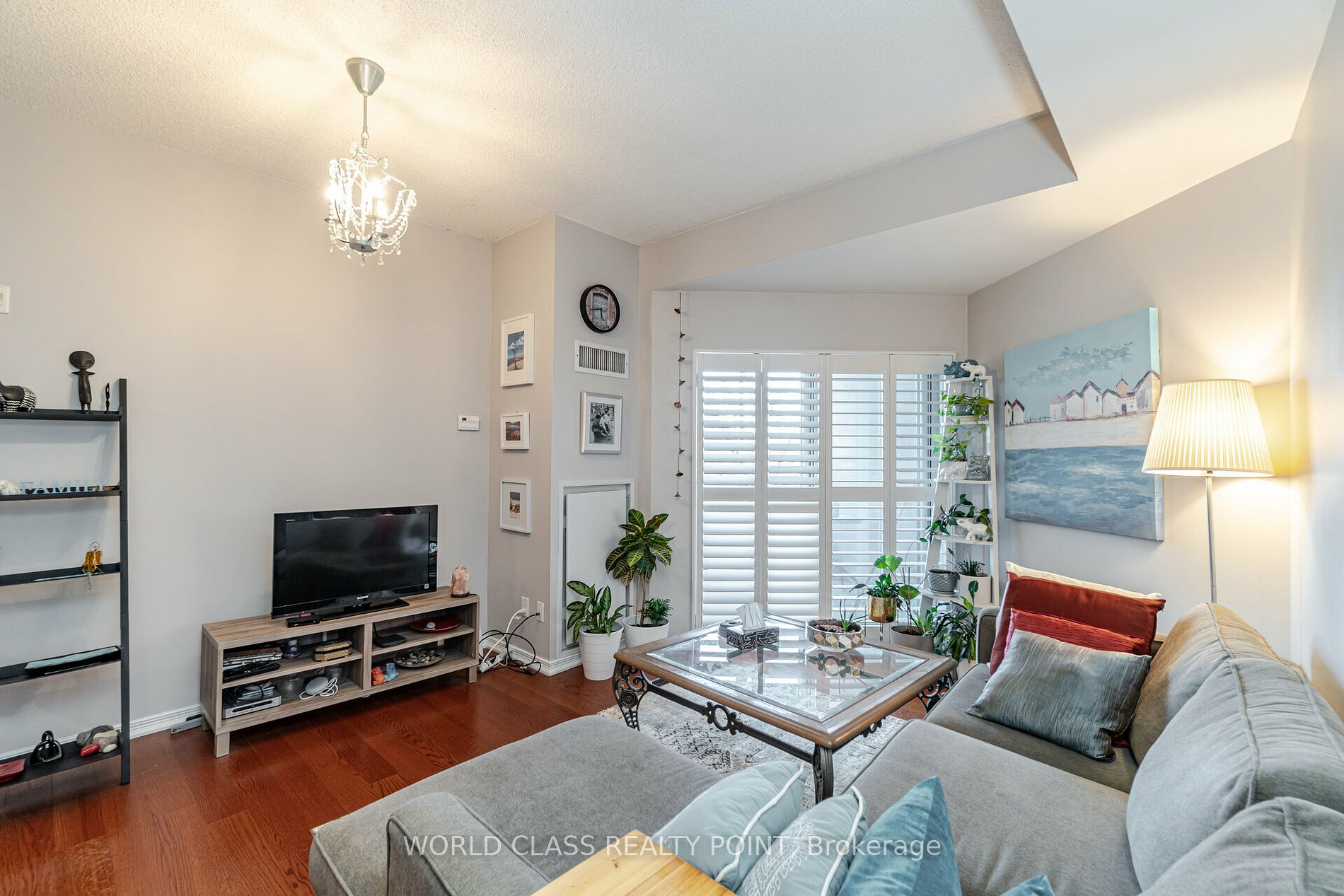 8 Maison Parc Crt, #204
