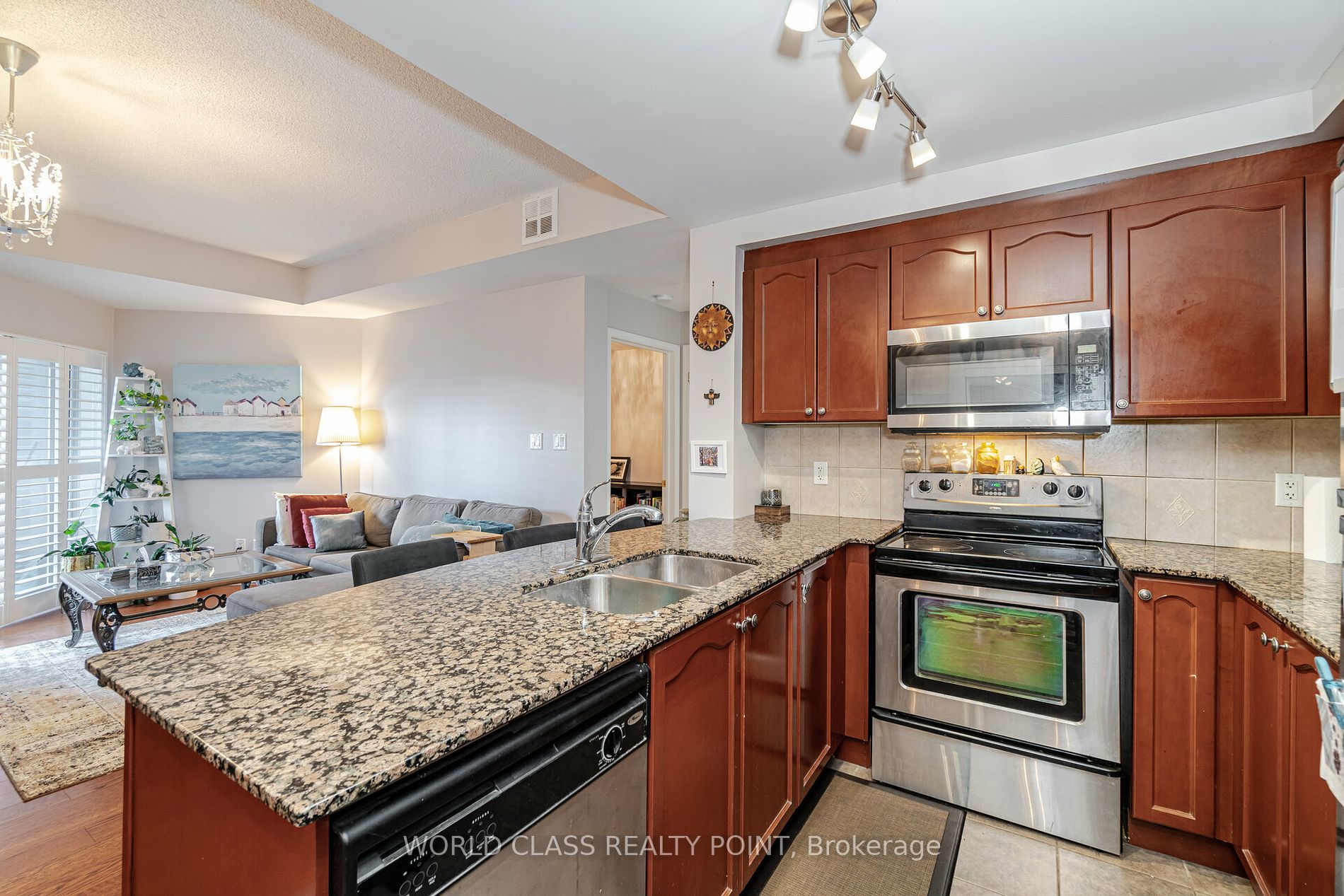 8 Maison Parc Crt, #204