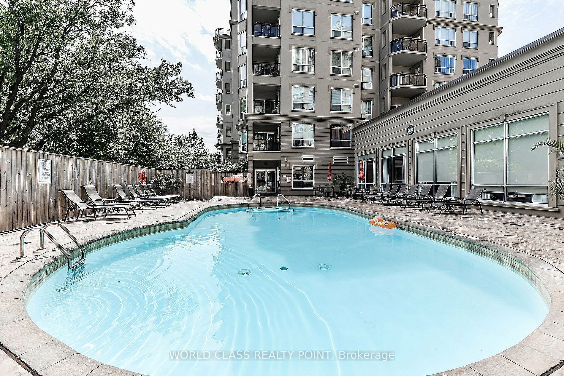 8 Maison Parc Crt, #204