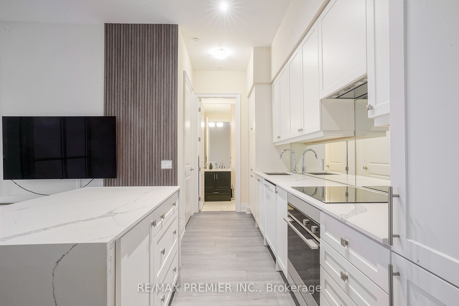 9075 Jane Street, #PH06